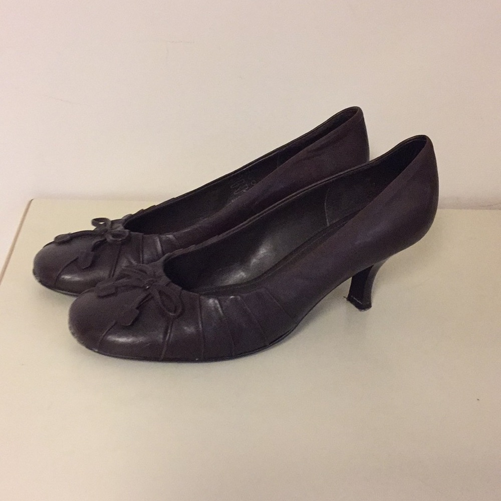 Shoes - Picture 1 of 2